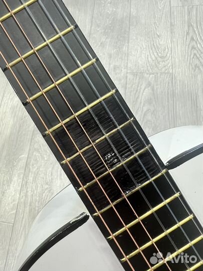 Гитара с чехлом