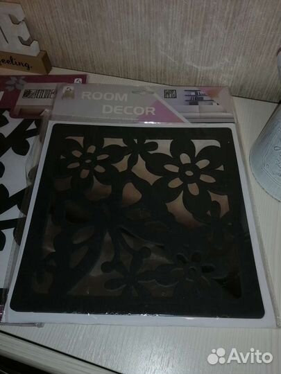 Декоративные наклейки на стену