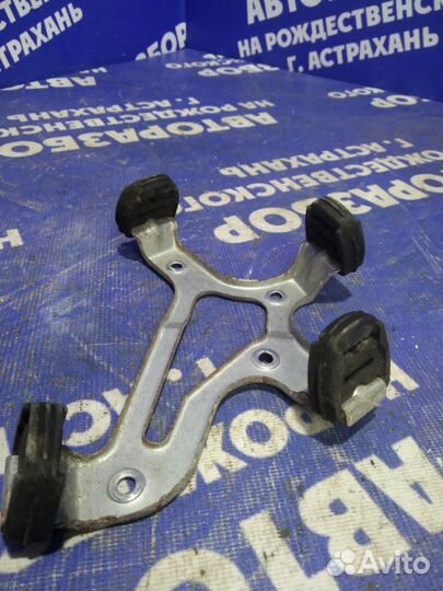 Кронштейн Mercedes-Benz W220 седан M112.972 2003