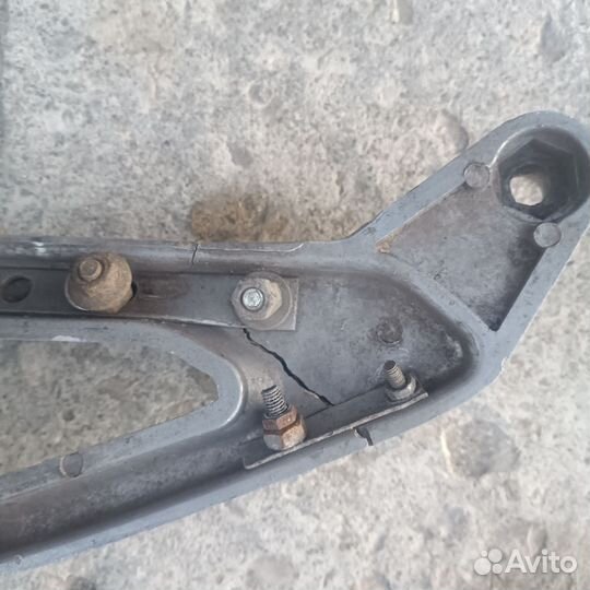 Крепление ножки пассажира