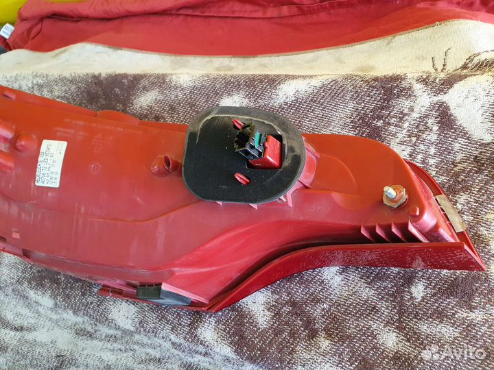 Задние фонари Audi Q7 4L правые битые