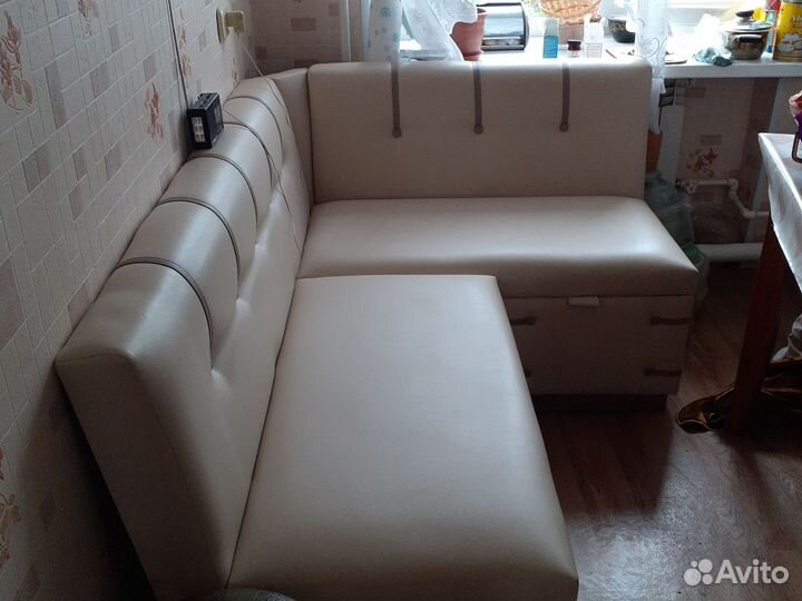 Продам кухонный угловой диван