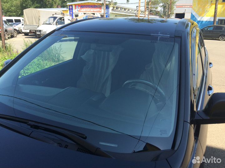 Лобовое стекло на Honda FR-V 2004-2009