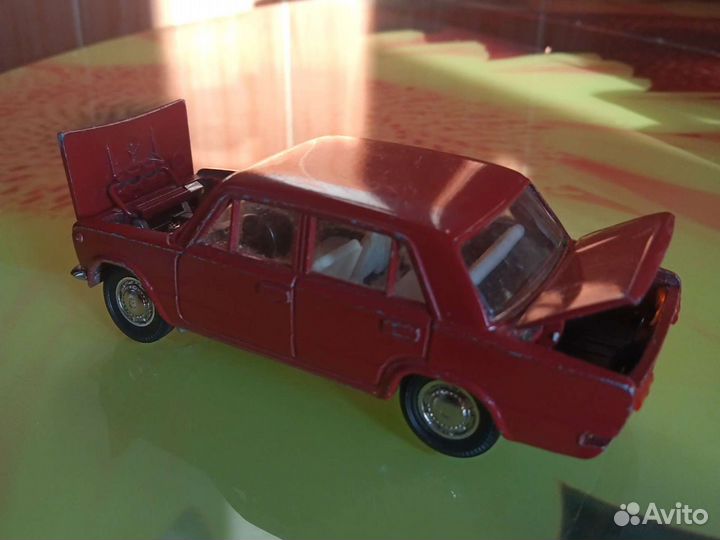 Коллекционная машинка СССР ваз- 2101
