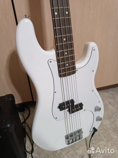 Новая бас гитара с комбиком
