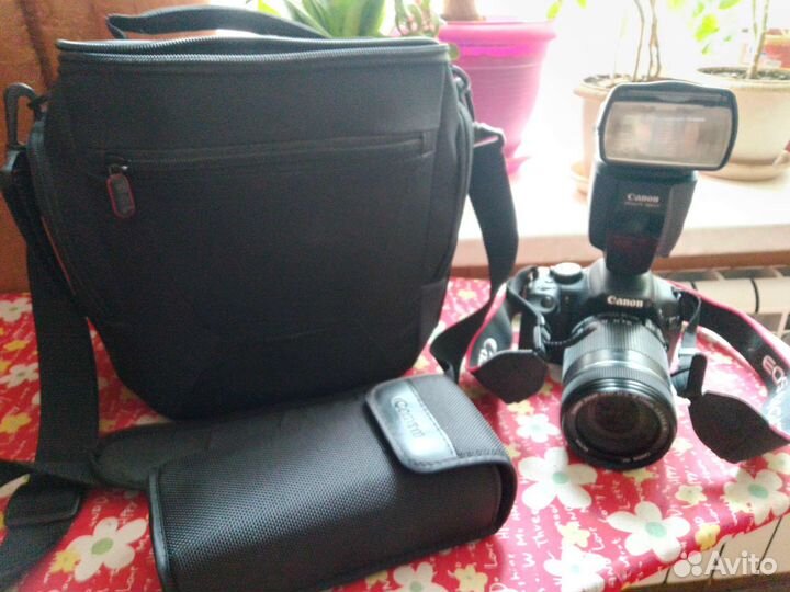 Зеркальный фотоаппарат canon 550d и фотовспышка