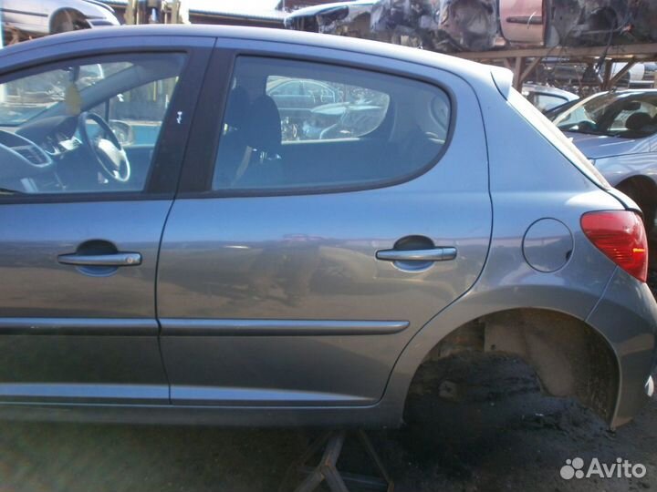 Двери peugeot 207 1.6 бензин 2008 год