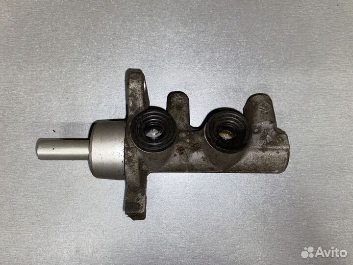 Цилиндр тормозной главный Renault Logan