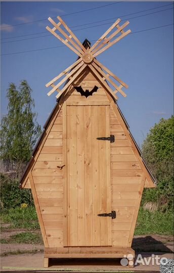 Уличный туалет деревянный