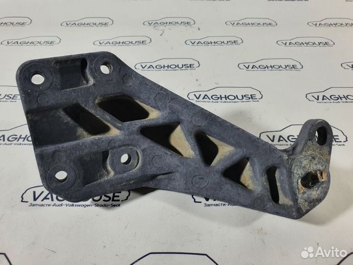 Кронштейн кпп левый Volkswagen Passat B3 315 1990