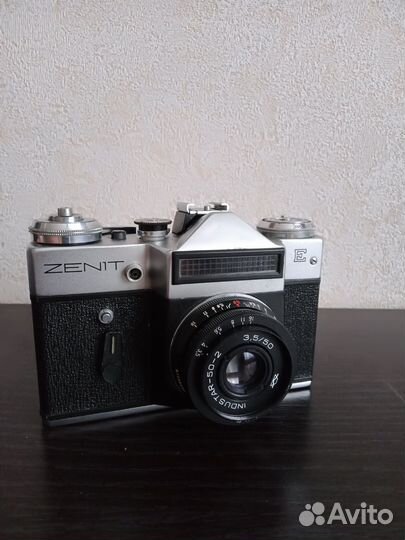 Плёночный зеркальный фотоаппарат Зенит Е