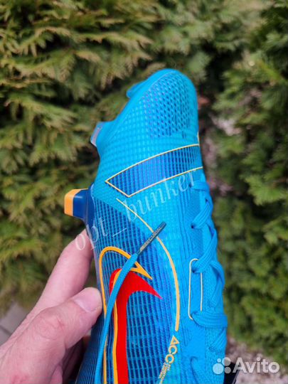 Футбольные бутсы Nike