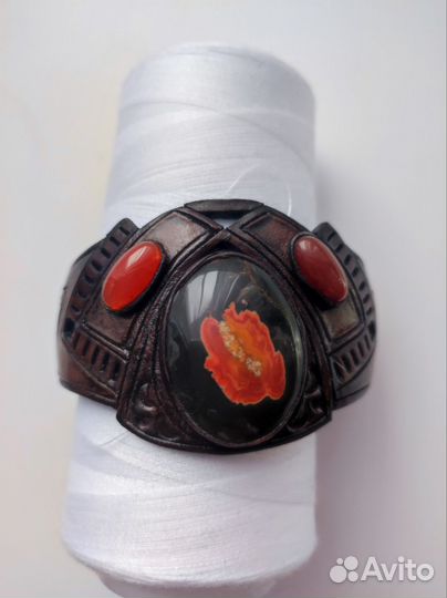 Браслет из кожи с камнями