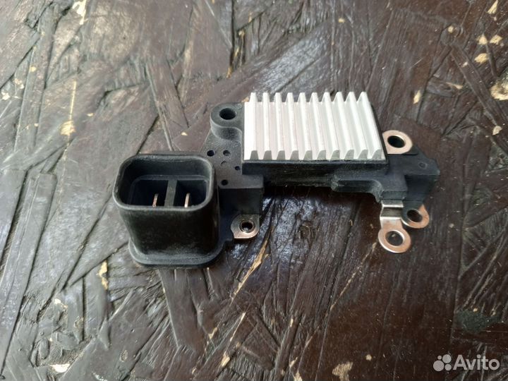 Регулятор генератора Nissan maxima 88-94