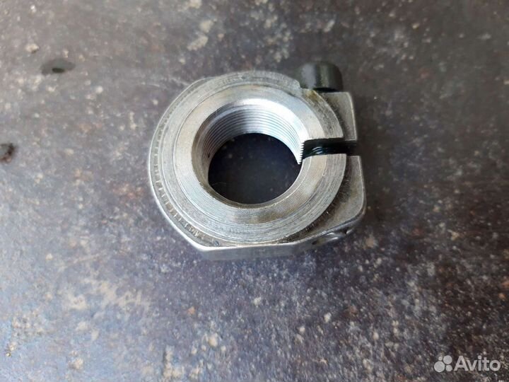 Гайка ступицы передней Mercedes W202 C180