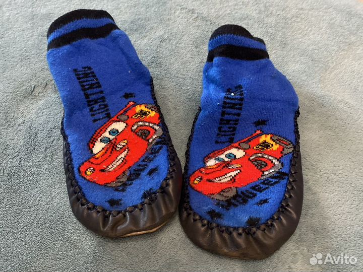 Носки чешки с подошвой из кожи