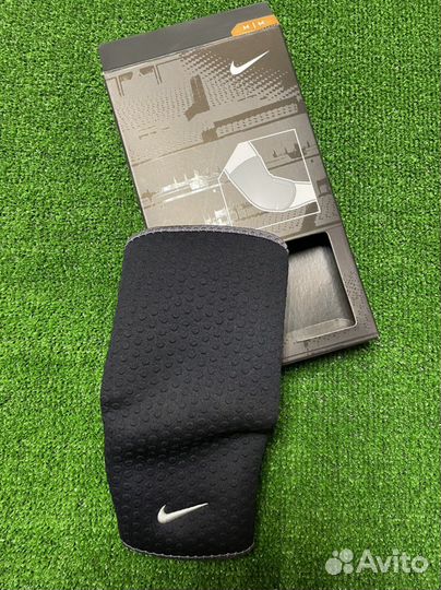 Поддержка локтя Nike Elbow Sleeve M