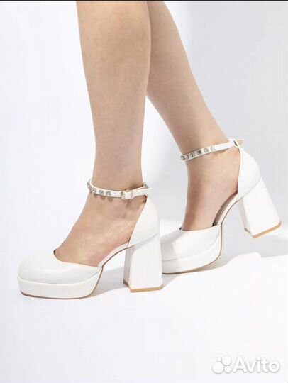 Туфли на высоком каблуке и платформе