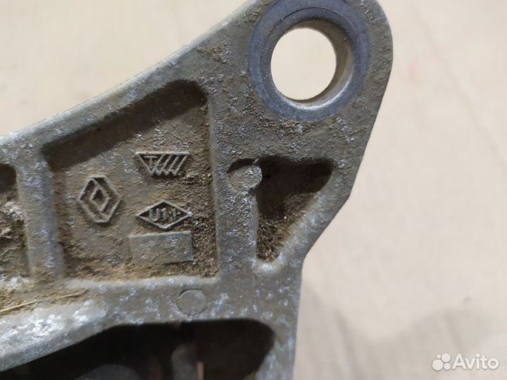 Опора двигателя левая Renault Fluence K4MV838 2010