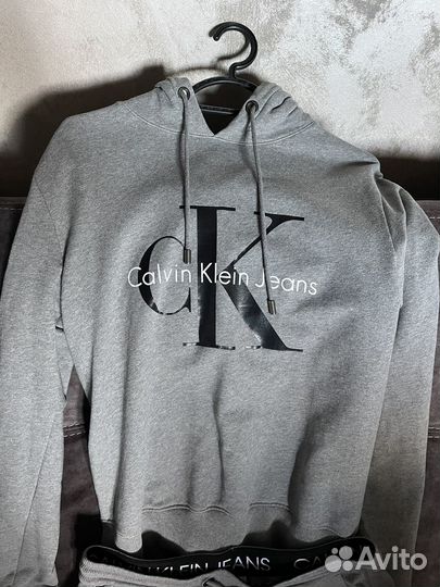 Calvin klein костюм
