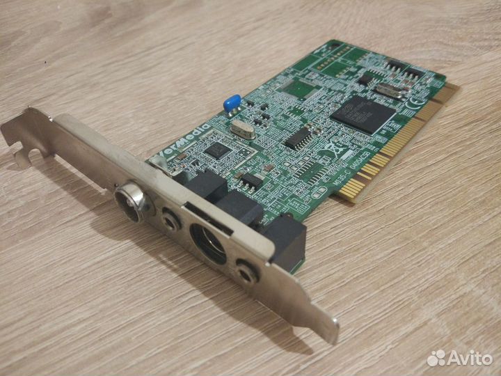 Тв-тюнер AverMedia AverTV M135-C PCI