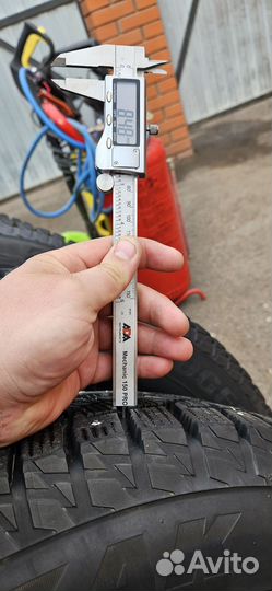 Bridgestone Blizzak Spike-02 225/65 R17 106T