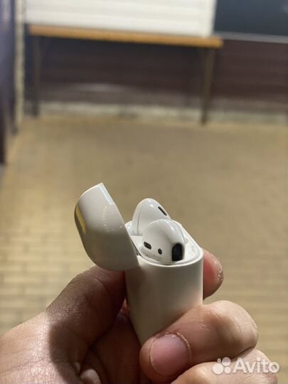Беспроводные наушники Apple AirPods 2