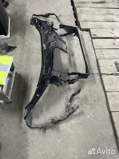 Верхняя панель телевизора Mercedes W221