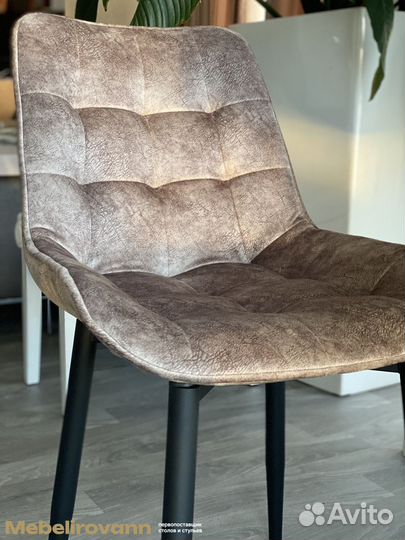 Мягкие велюровые стулья для кухни