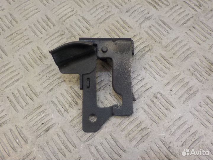 Крючок капота Mercedes-Benz C W204