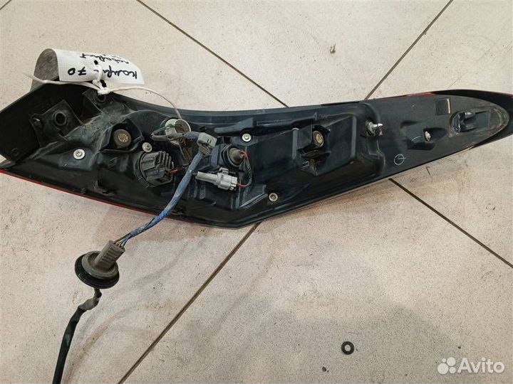 Фонарь задний наружный левый Toyota Camry XV70 20