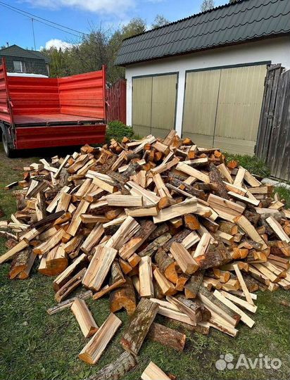 Дрова колотые с укладной в дровник