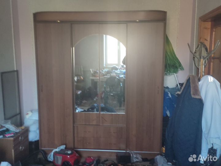 Шкаф купе с зеркалом