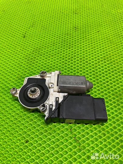 Моторчик передний левый фольксваген Bora