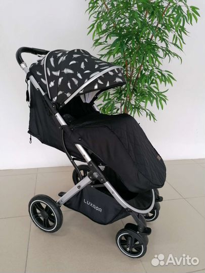 Новая коляска Luxmom 609 (Black/перышки серебро)