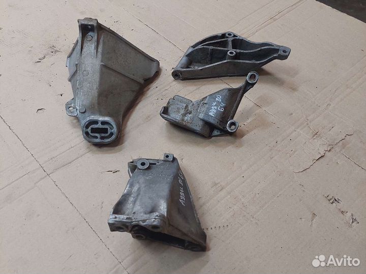 Кронштейн двигателя Audi 80 B4 B3 1988-1995