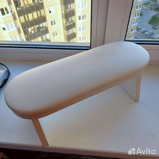 Подставка для рук маникюрная белая