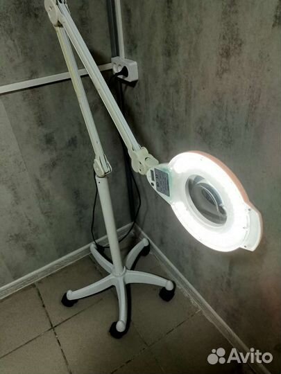 Лампа лупа напольная