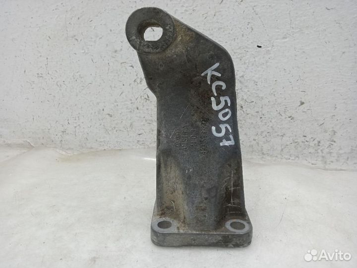 Кронштейн редуктора audi 80 B3 Левый