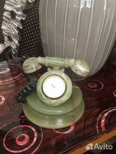 Часы из оникса