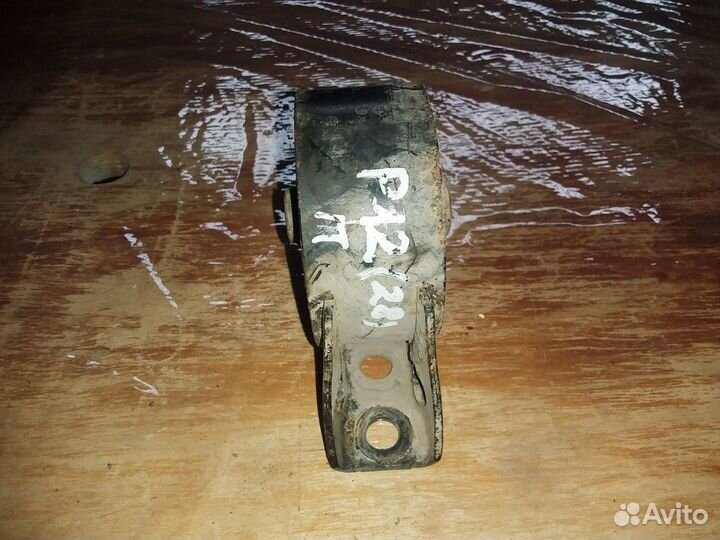 Передняя опора двигателя Nissan Primera P12