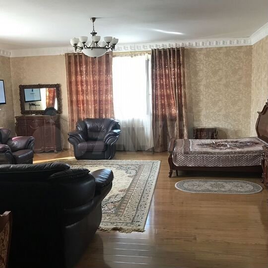 Дом 280 м² на участке 5 сот.