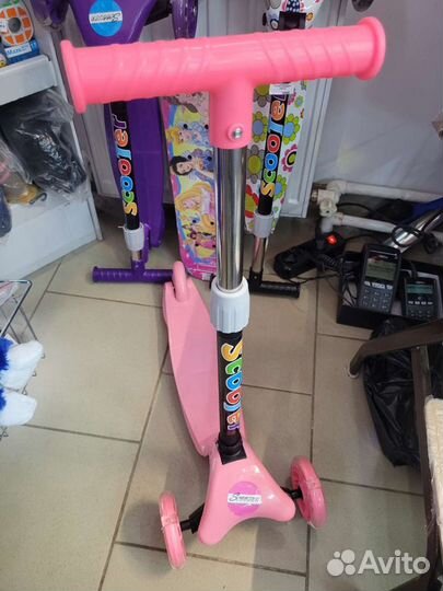 Новый трёхколёсный детский самокат