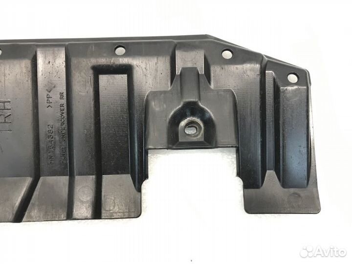 Пыльник днища правый Mitsubishi Lancer 10 хетчбек