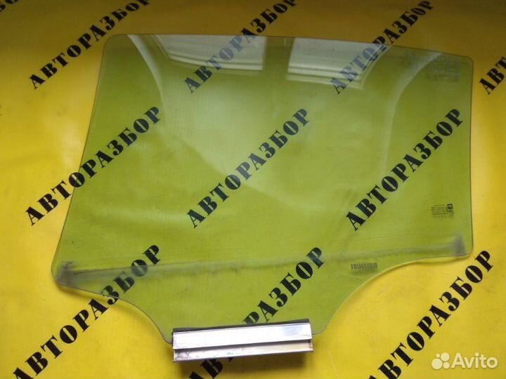 Стекло двери задней правой Opel Astra H 2004-2015