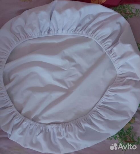Простынь на резинке в круглую детскую кроватку