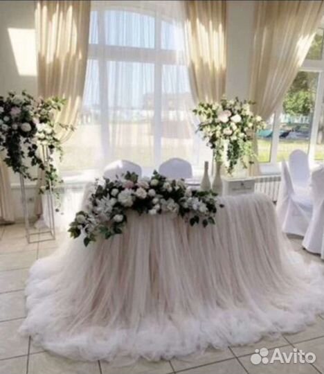 Стойки с цветами