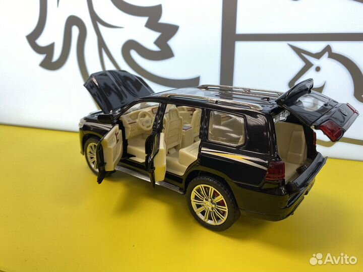 Железная модель Toyota Land Cruiser 200 1:24/Круза