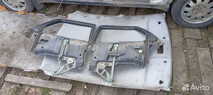 Стеклоподъемник механический задний Ауди а6с4