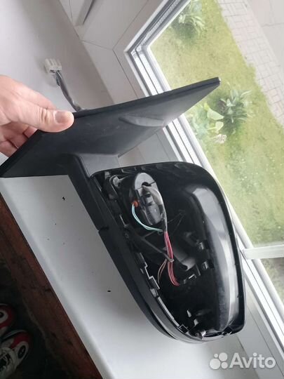 Боковое зеркало на toyota rav 4